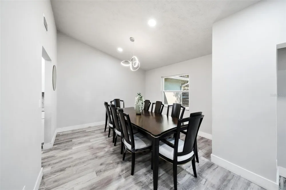13536 LAKE MAGDALENE DRIVE Tampa, FL 33613