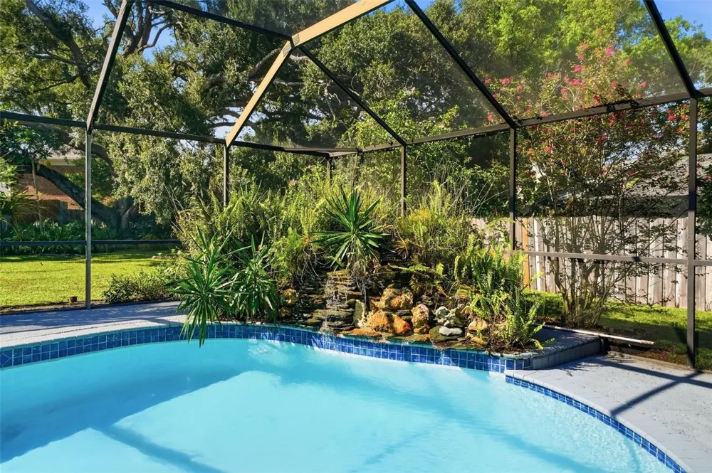 13536 LAKE MAGDALENE DRIVE Tampa, FL 33613