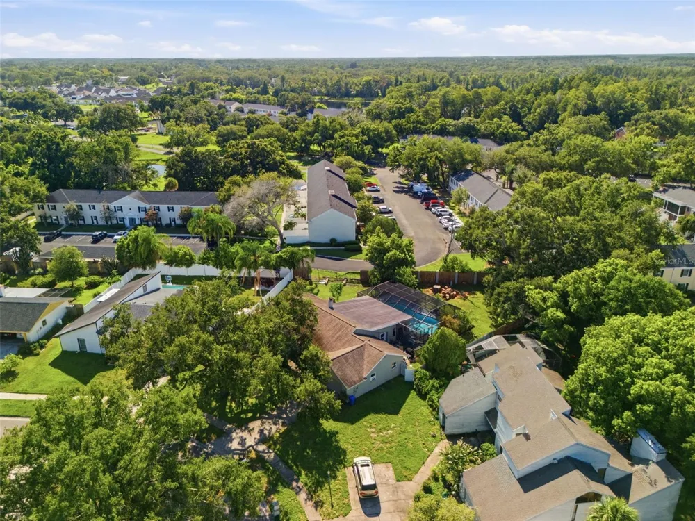 13536 LAKE MAGDALENE DRIVE Tampa, FL 33613