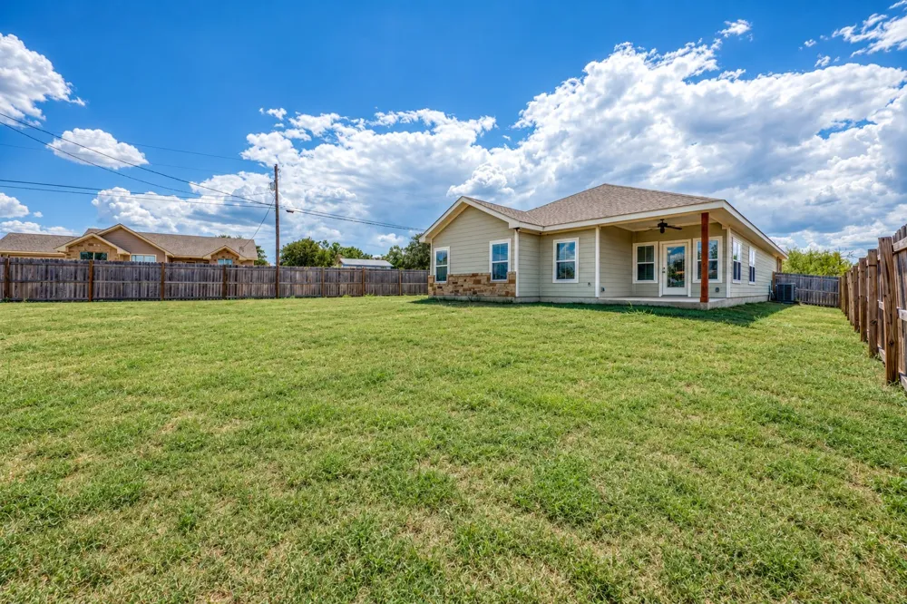 1516 Stonecrests Drive Granite Shoals, TX 78654