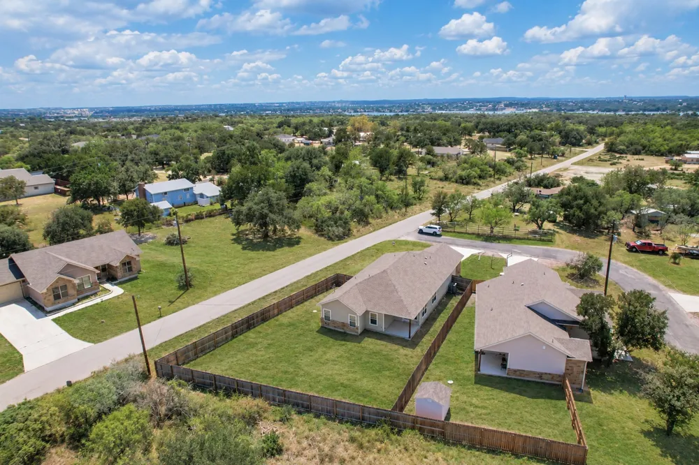 1516 Stonecrests Drive Granite Shoals, TX 78654