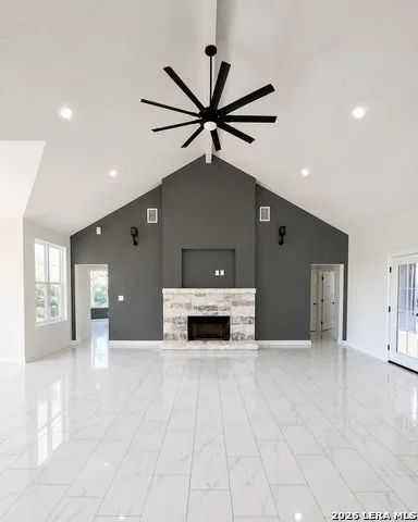 100 TIMBER RDG La Vernia, TX 78121