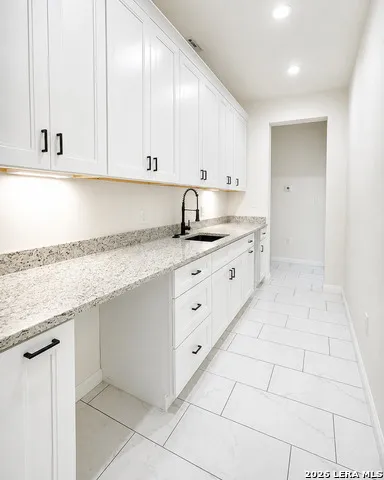 100 TIMBER RDG La Vernia, TX 78121