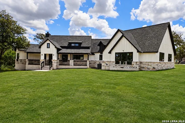 100 TIMBER RDG La Vernia, TX 78121