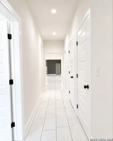 100 TIMBER RDG La Vernia, TX 78121