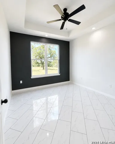 100 TIMBER RDG La Vernia, TX 78121