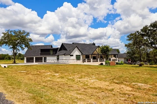 100 TIMBER RDG La Vernia, TX 78121