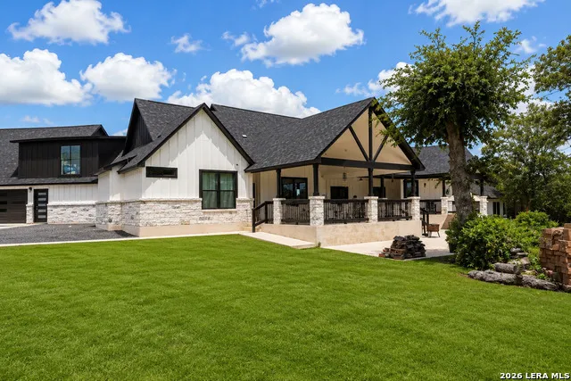 100 TIMBER RDG La Vernia, TX 78121