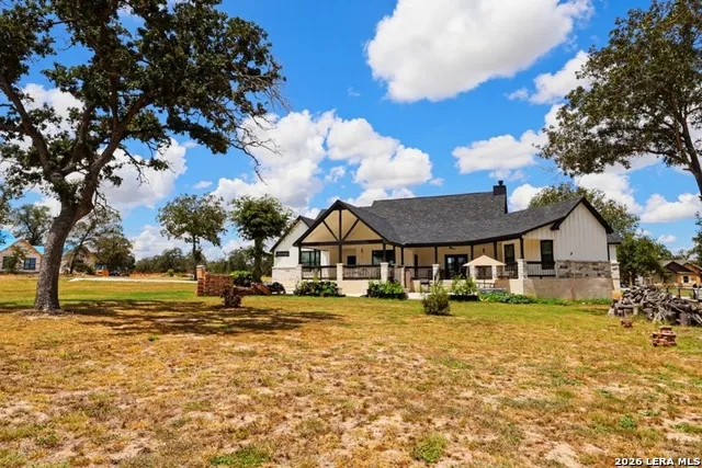 100 TIMBER RDG La Vernia, TX 78121