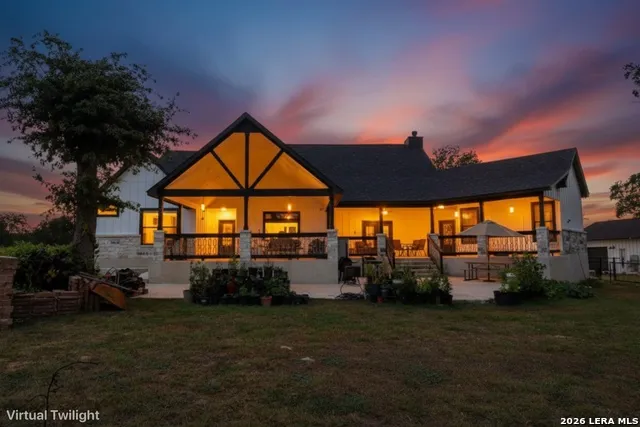 100 TIMBER RDG La Vernia, TX 78121