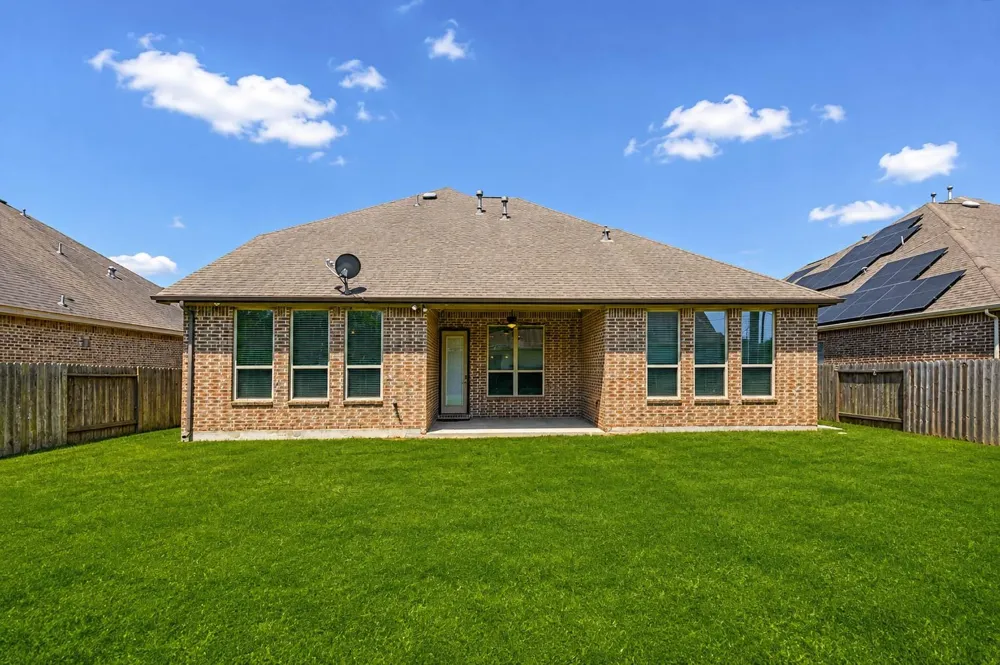 5303 Mesquite Willow Lane Rosharon, TX 77583