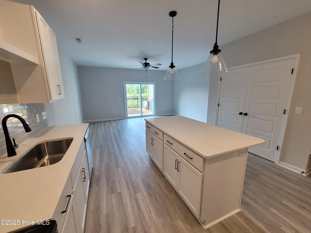 8381 Paramount Point Winnabow, NC 28479
