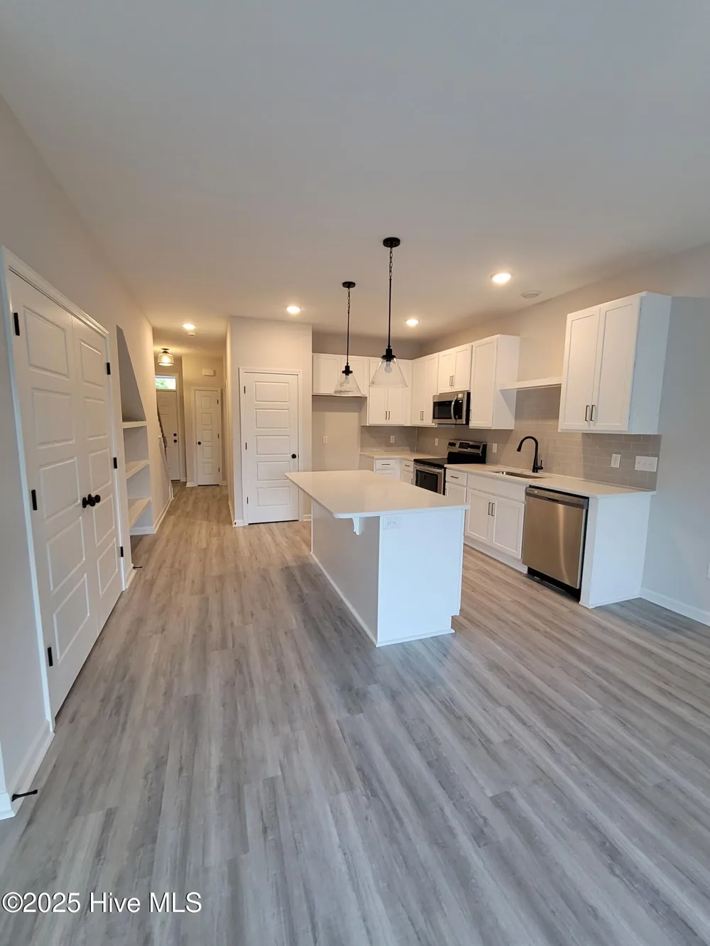 8381 Paramount Point Winnabow, NC 28479