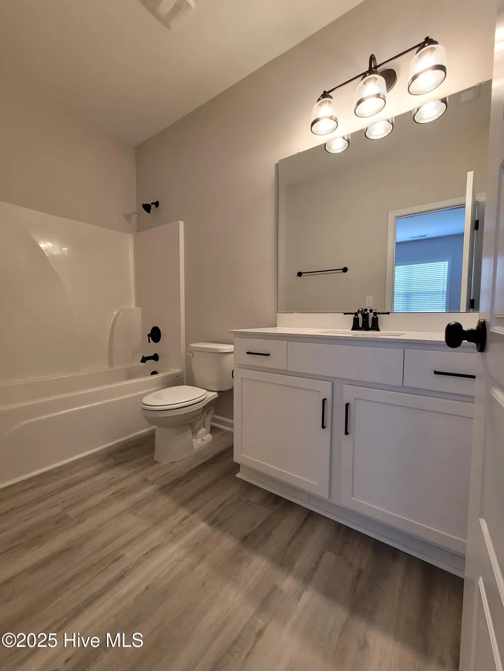 8381 Paramount Point Winnabow, NC 28479