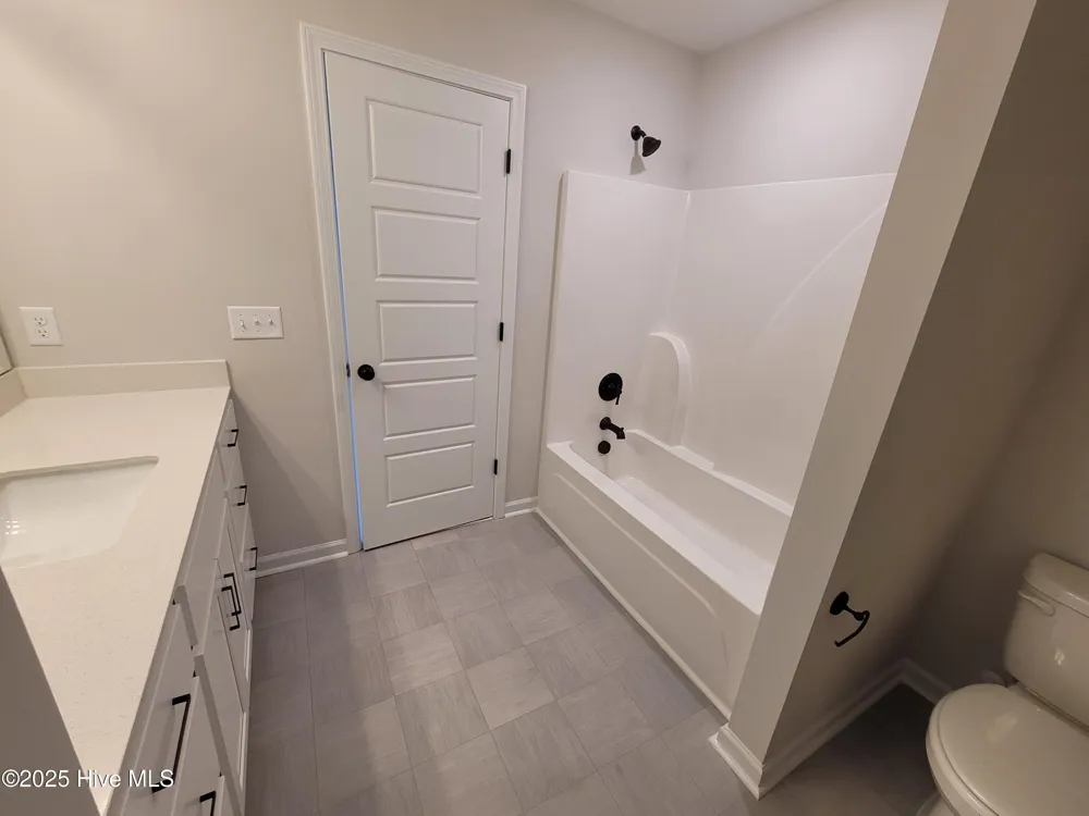 8381 Paramount Point Winnabow, NC 28479