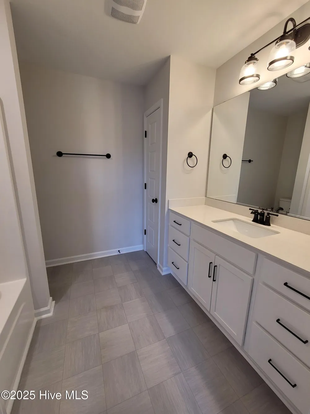 8381 Paramount Point Winnabow, NC 28479