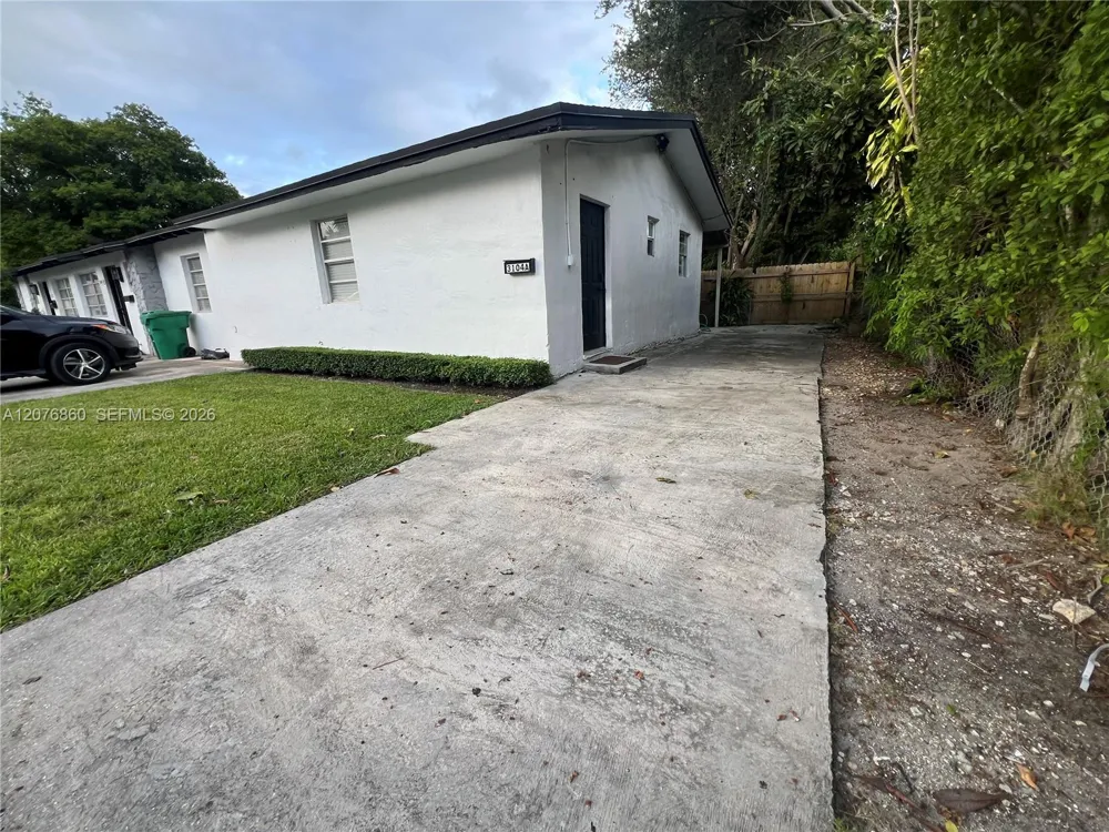 3102 SW 10th St #3104A Miami, FL 33135