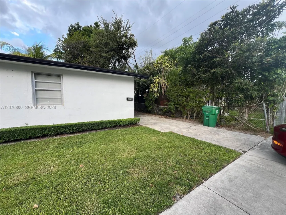 3102 SW 10th St #3104A Miami, FL 33135