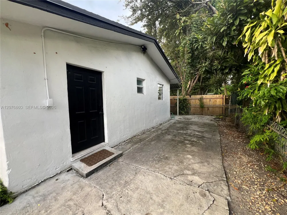 3102 SW 10th St #3104A Miami, FL 33135