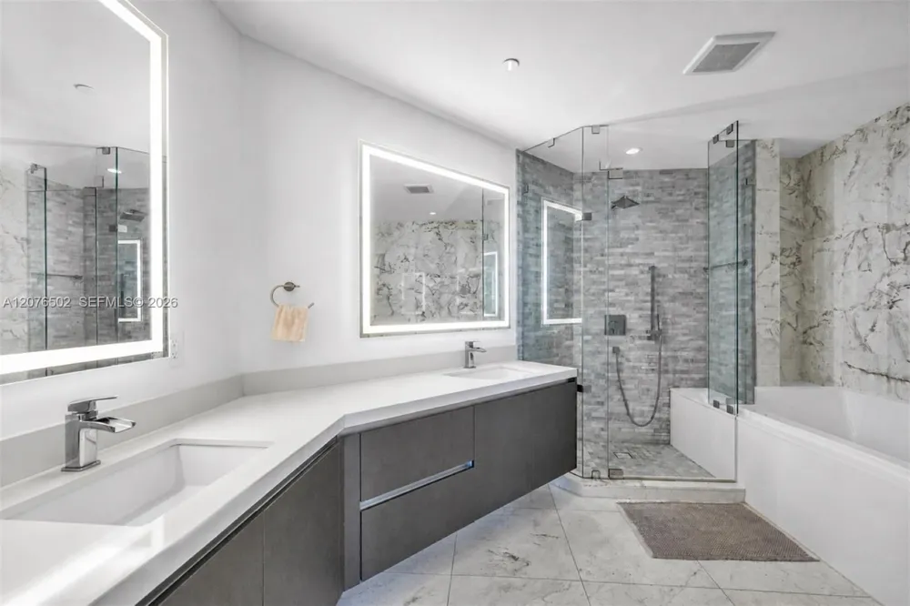851 NE 1st Ave #2408 Miami, FL 33132