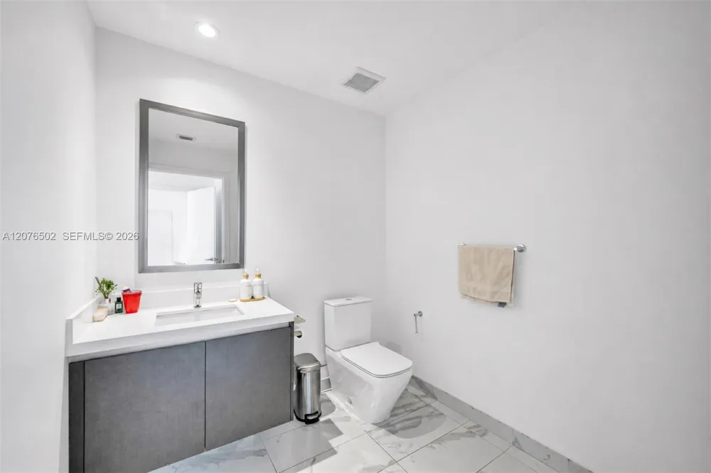 851 NE 1st Ave #2408 Miami, FL 33132