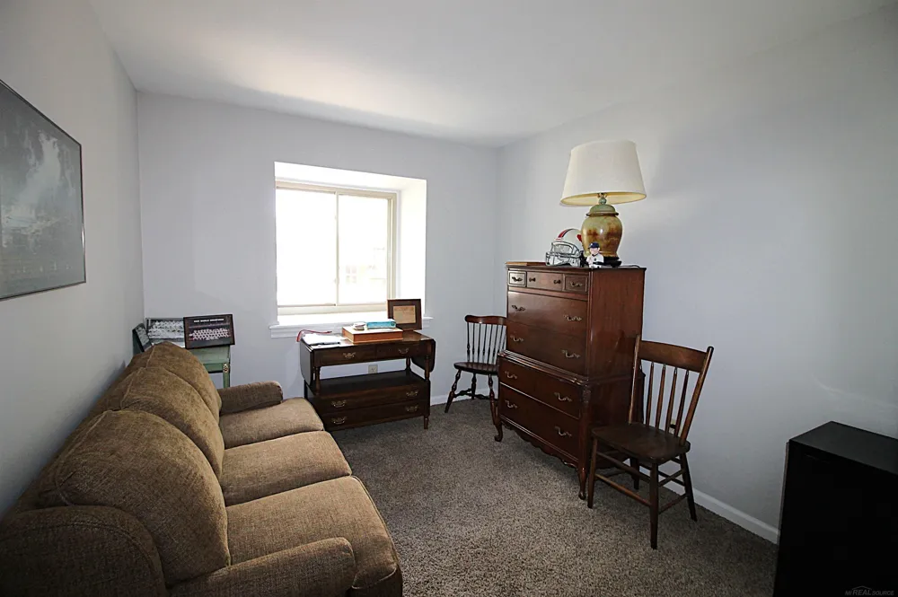 433 Riviera Drive St Clair Shores City, MI 48080