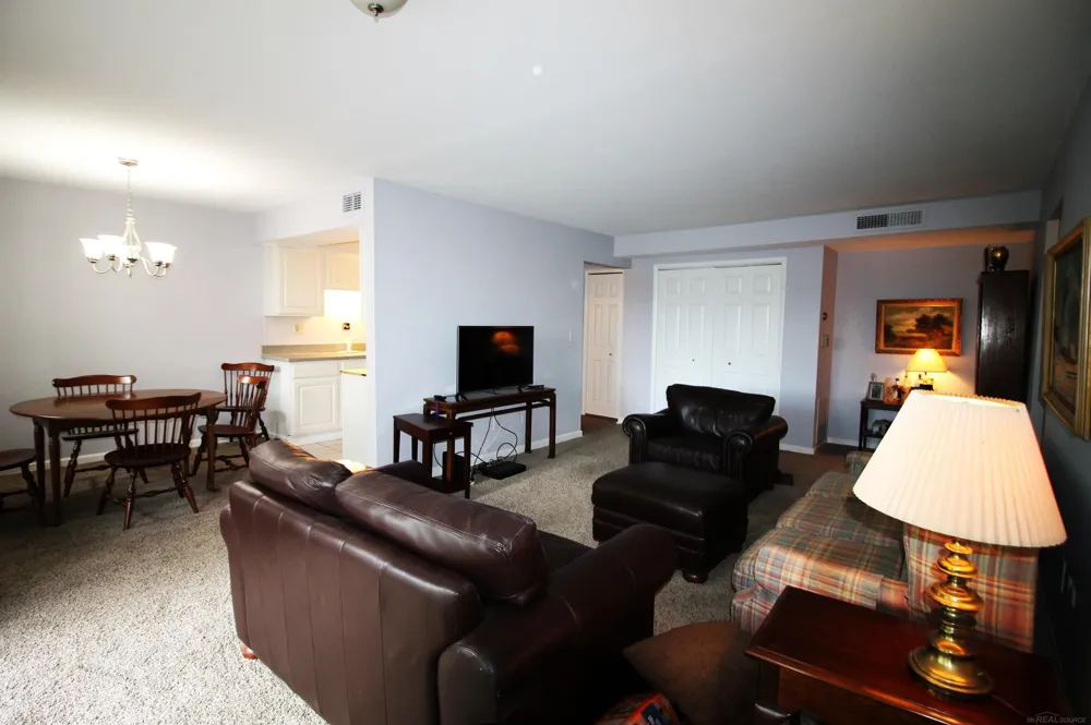 433 Riviera Drive St Clair Shores City, MI 48080