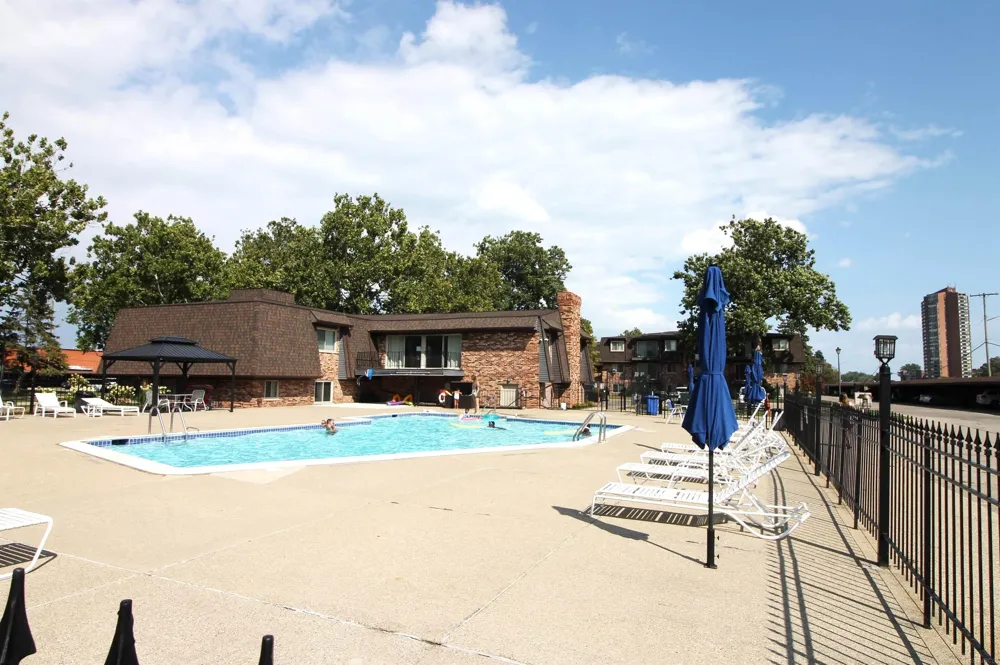 433 Riviera Drive St Clair Shores City, MI 48080