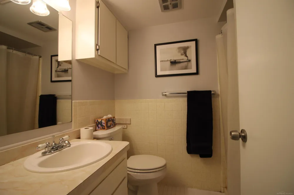 433 Riviera Drive St Clair Shores City, MI 48080