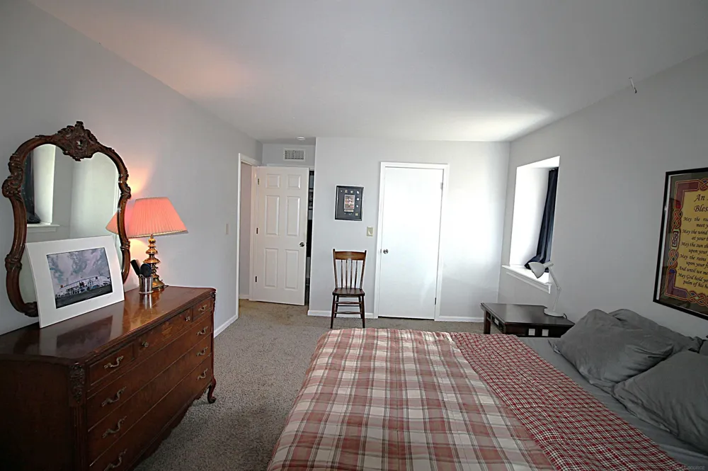 433 Riviera Drive St Clair Shores City, MI 48080