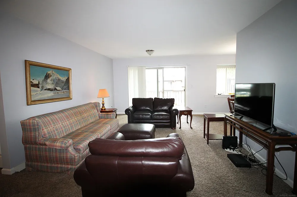 433 Riviera Drive St Clair Shores City, MI 48080
