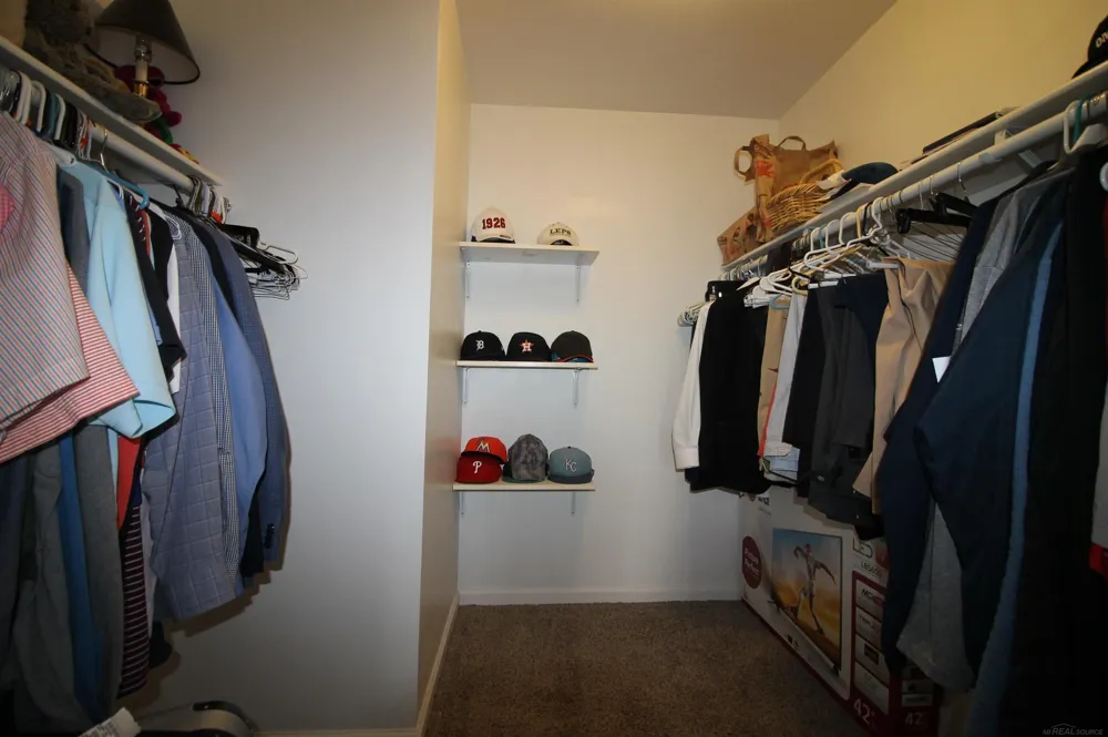 433 Riviera Drive St Clair Shores City, MI 48080