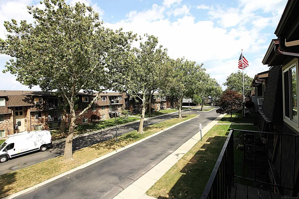 433 Riviera Drive St Clair Shores City, MI 48080