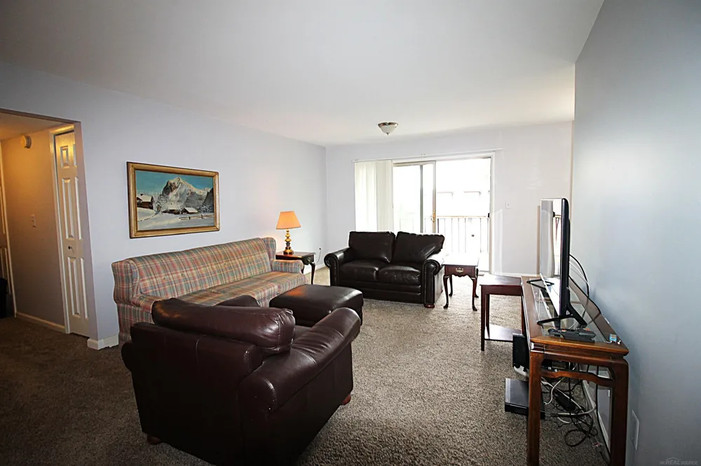 433 Riviera Drive St Clair Shores City, MI 48080