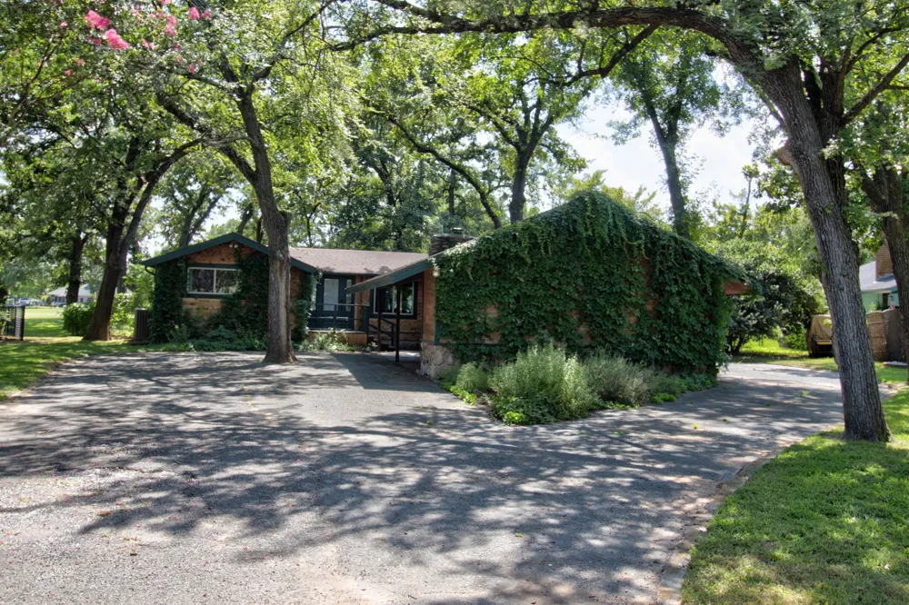 914 Kiowa Drive W Lake Kiowa, TX 76240