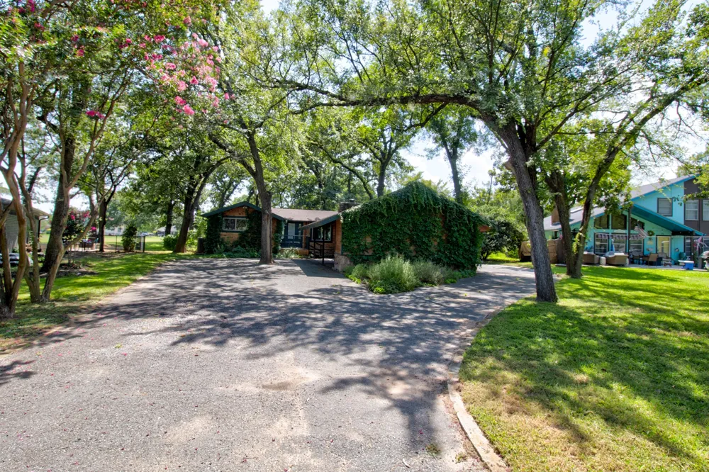 914 Kiowa Drive W Lake Kiowa, TX 76240