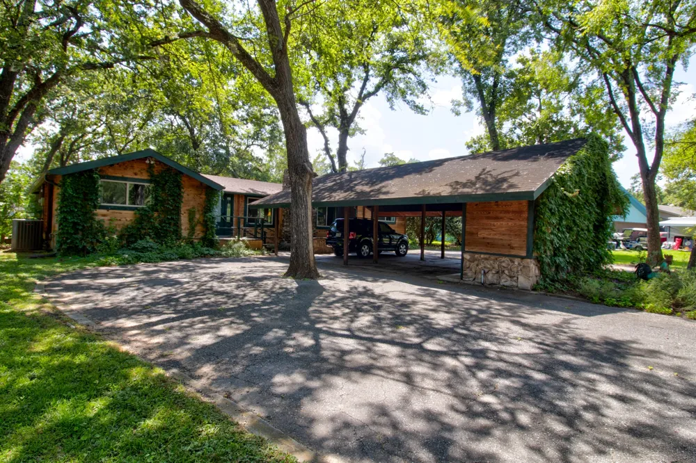 914 Kiowa Drive W Lake Kiowa, TX 76240