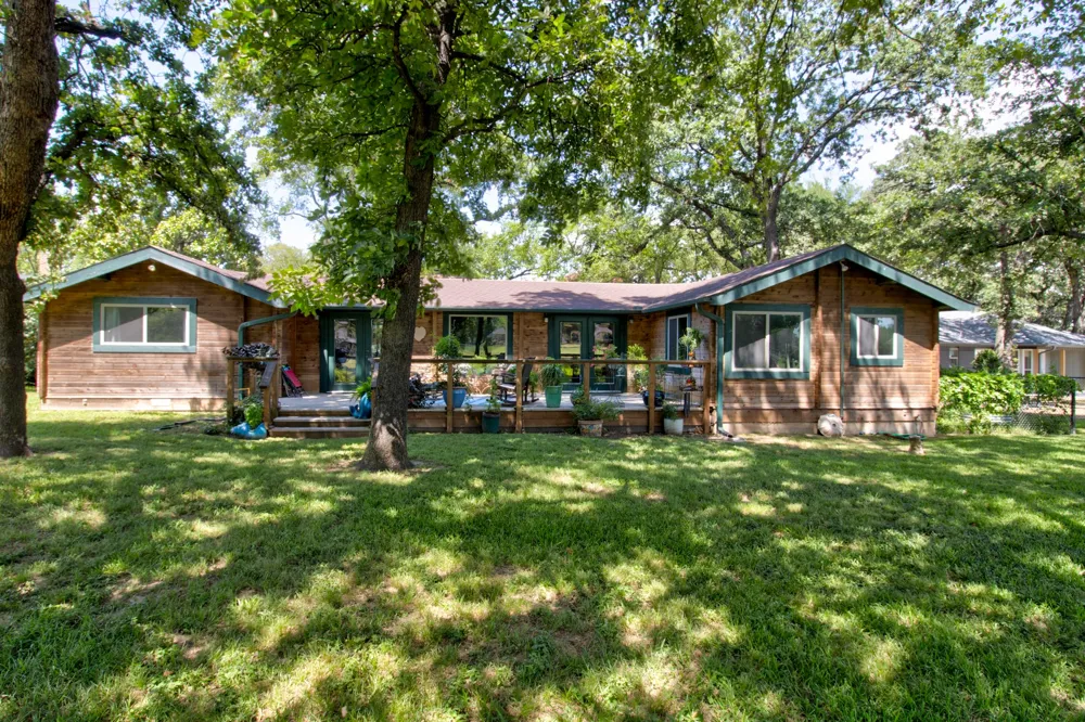 914 Kiowa Drive W Lake Kiowa, TX 76240