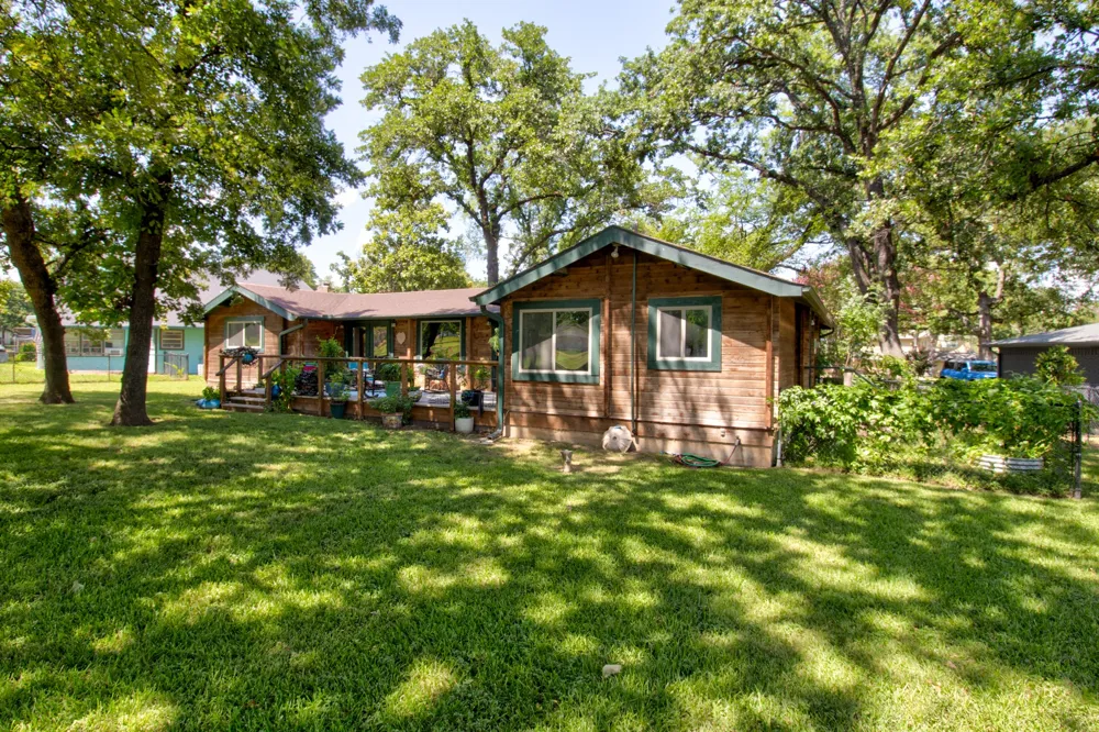 914 Kiowa Drive W Lake Kiowa, TX 76240
