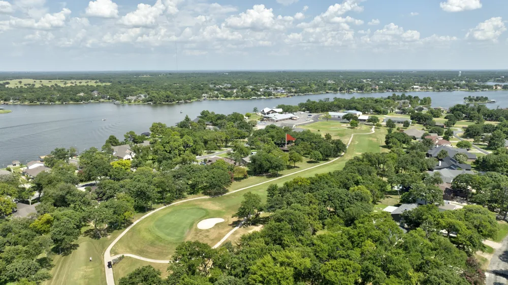914 Kiowa Drive W Lake Kiowa, TX 76240