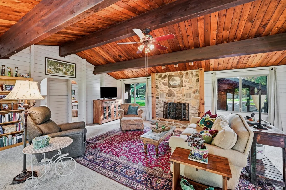 914 Kiowa Drive W Lake Kiowa, TX 76240