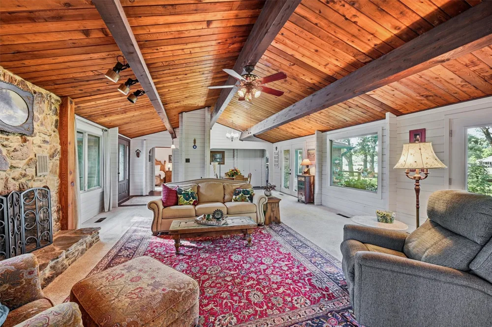 914 Kiowa Drive W Lake Kiowa, TX 76240