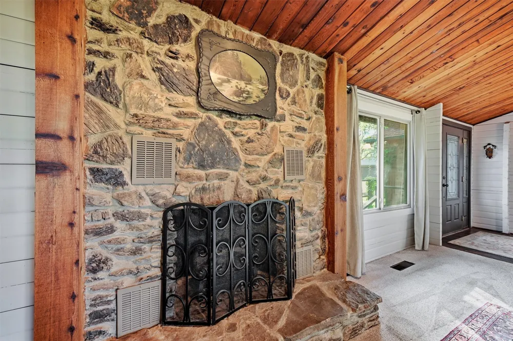 914 Kiowa Drive W Lake Kiowa, TX 76240