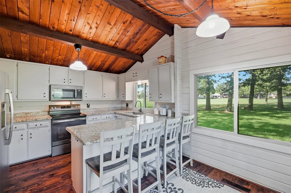 914 Kiowa Drive W Lake Kiowa, TX 76240