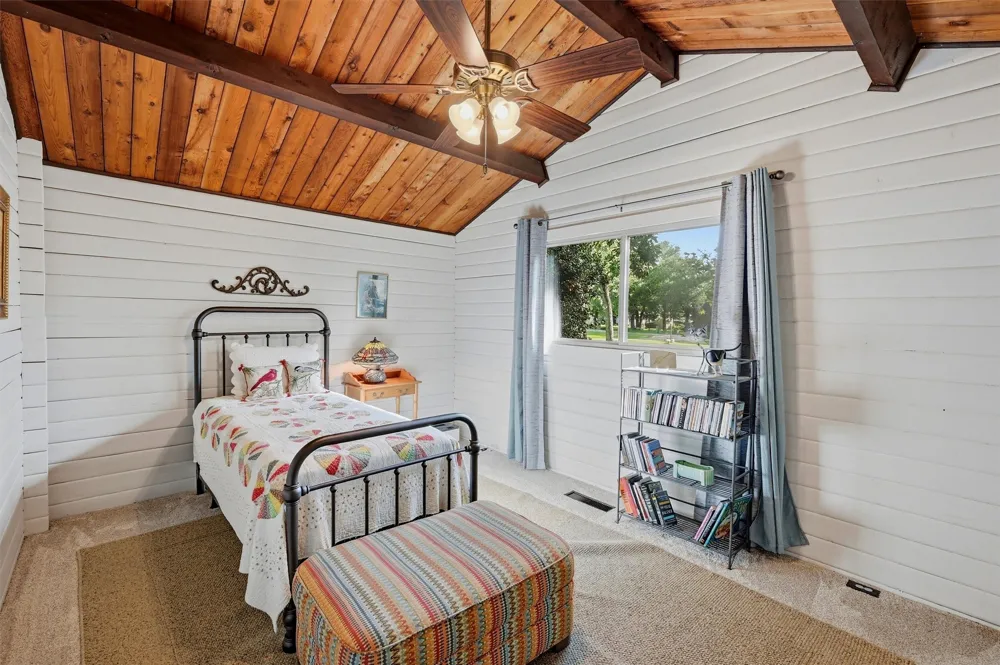 914 Kiowa Drive W Lake Kiowa, TX 76240