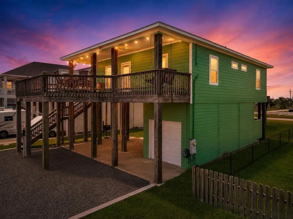 873 Townsend Drive Crystal Beach, TX 77650