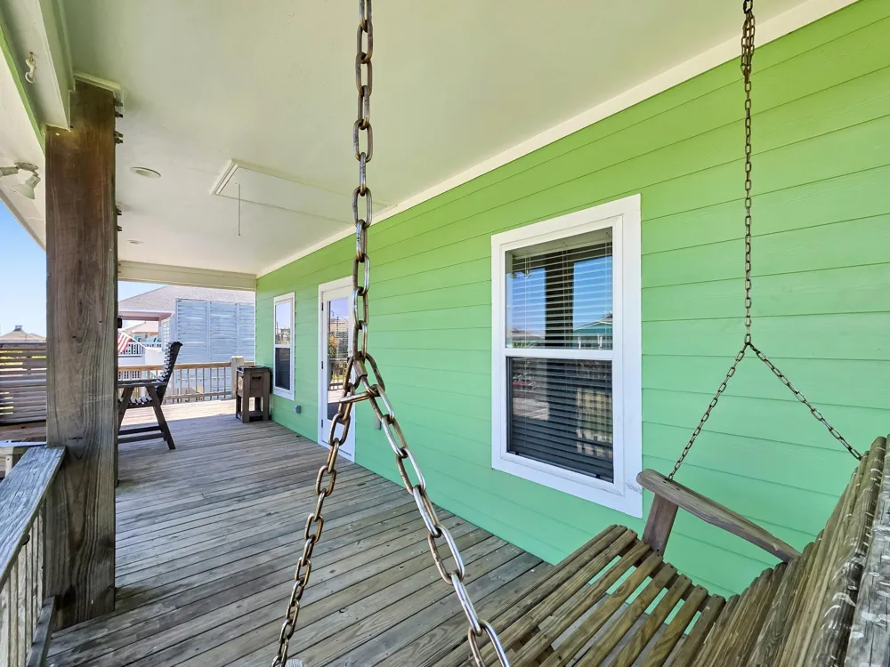 873 Townsend Drive Crystal Beach, TX 77650