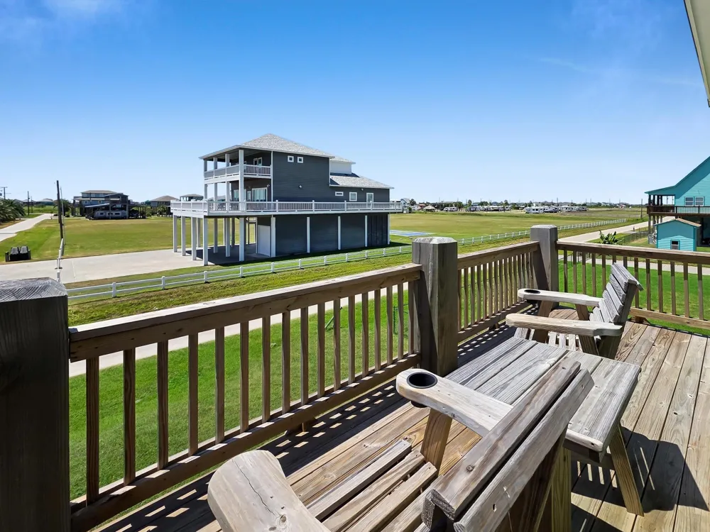 873 Townsend Drive Crystal Beach, TX 77650