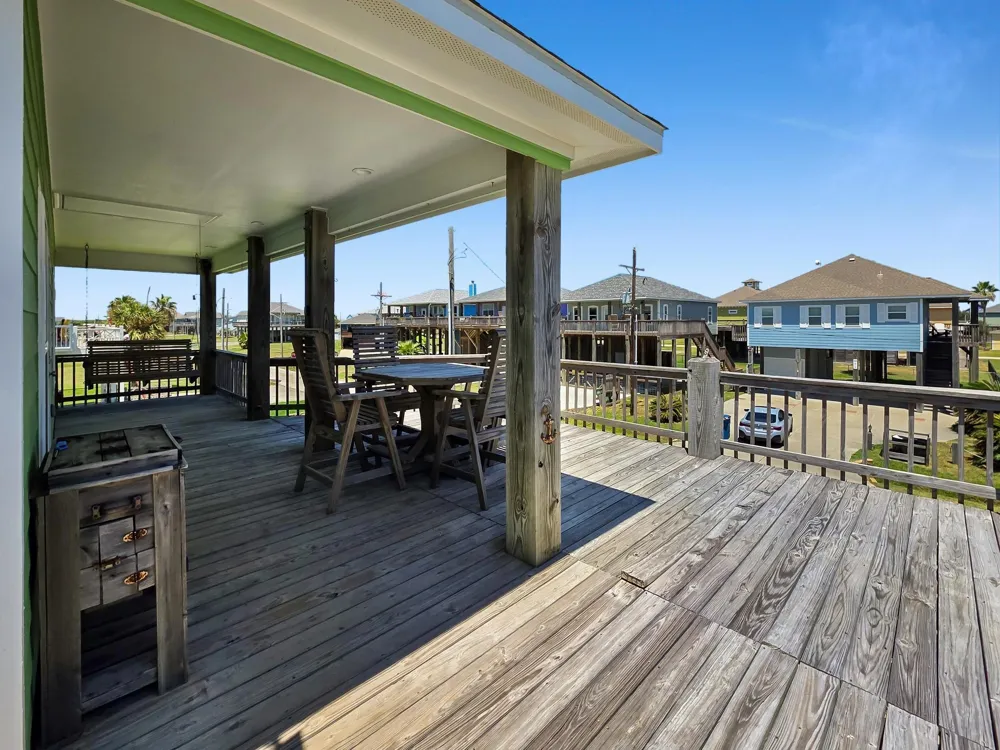 873 Townsend Drive Crystal Beach, TX 77650