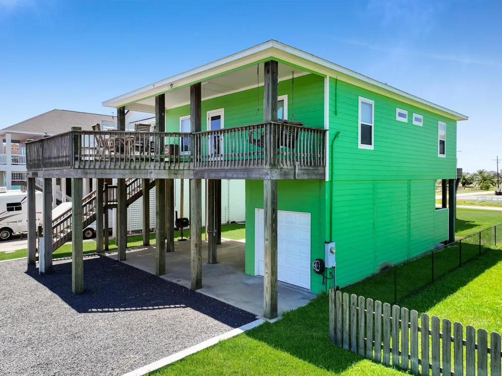 873 Townsend Drive Crystal Beach, TX 77650